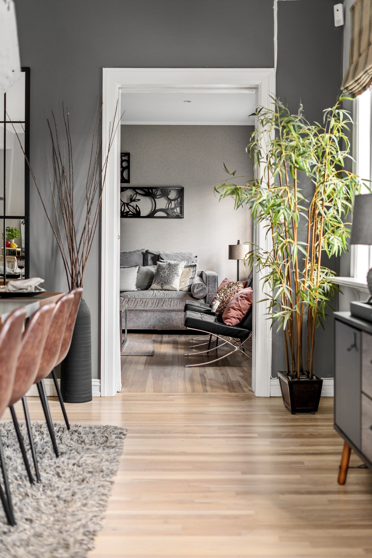 Mellom stuen og spisestuen er det en skyvedør Galleribilde