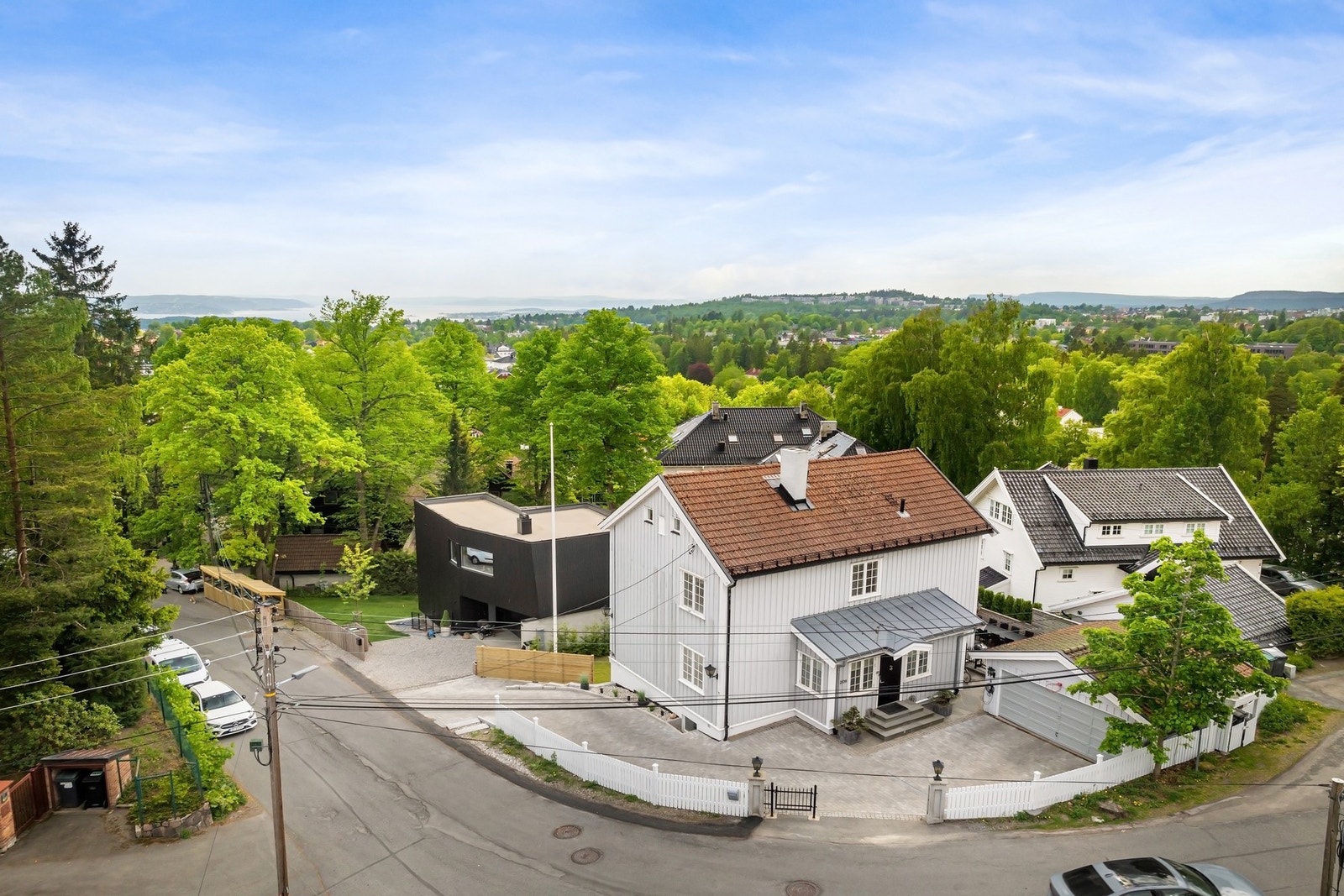 Velkommen til visning av Dagaliveien 20B - En meget attraktiv og innholdsrik familiebolig på hele 331 m² Galleribilde