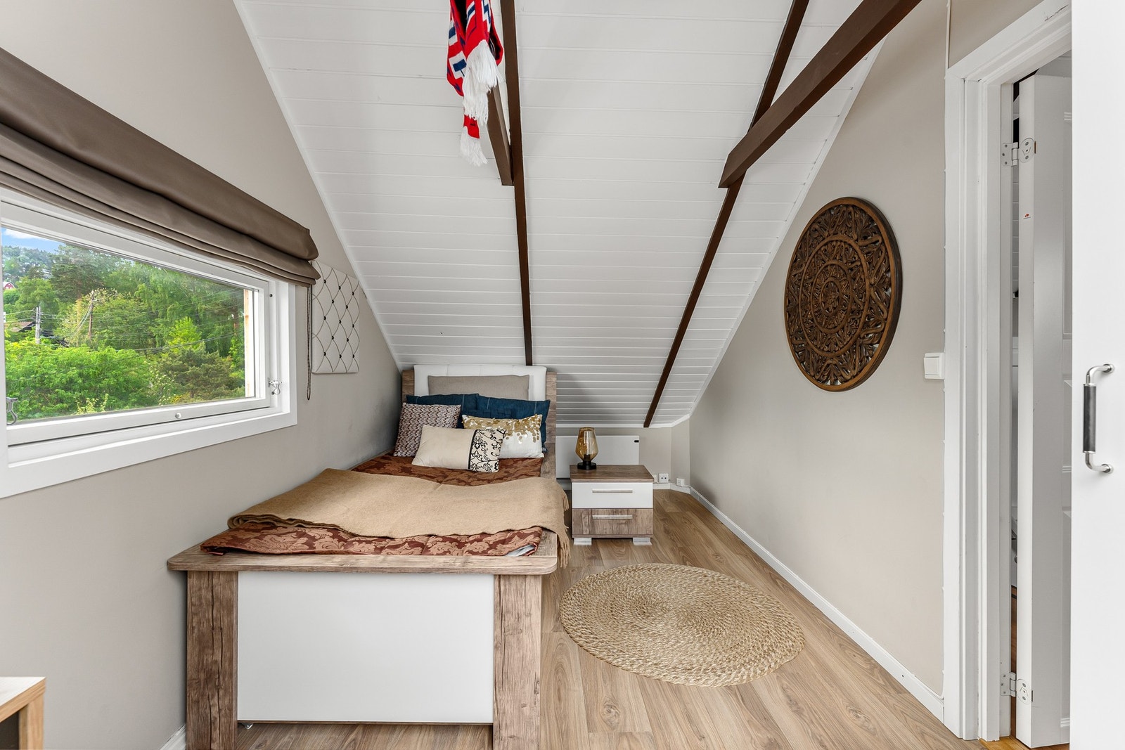 Etasjen tilføyer et svært praktisk areal til boligen Galleribilde