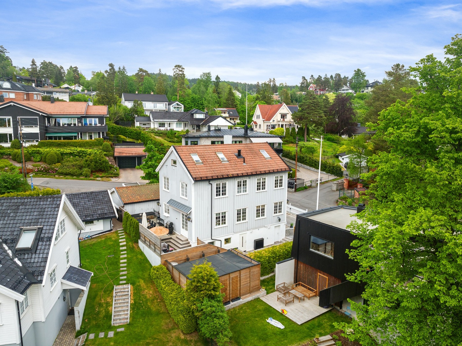 Området er godt dekket av offentlig transport, med både buss og T-bane i nærheten Galleribilde