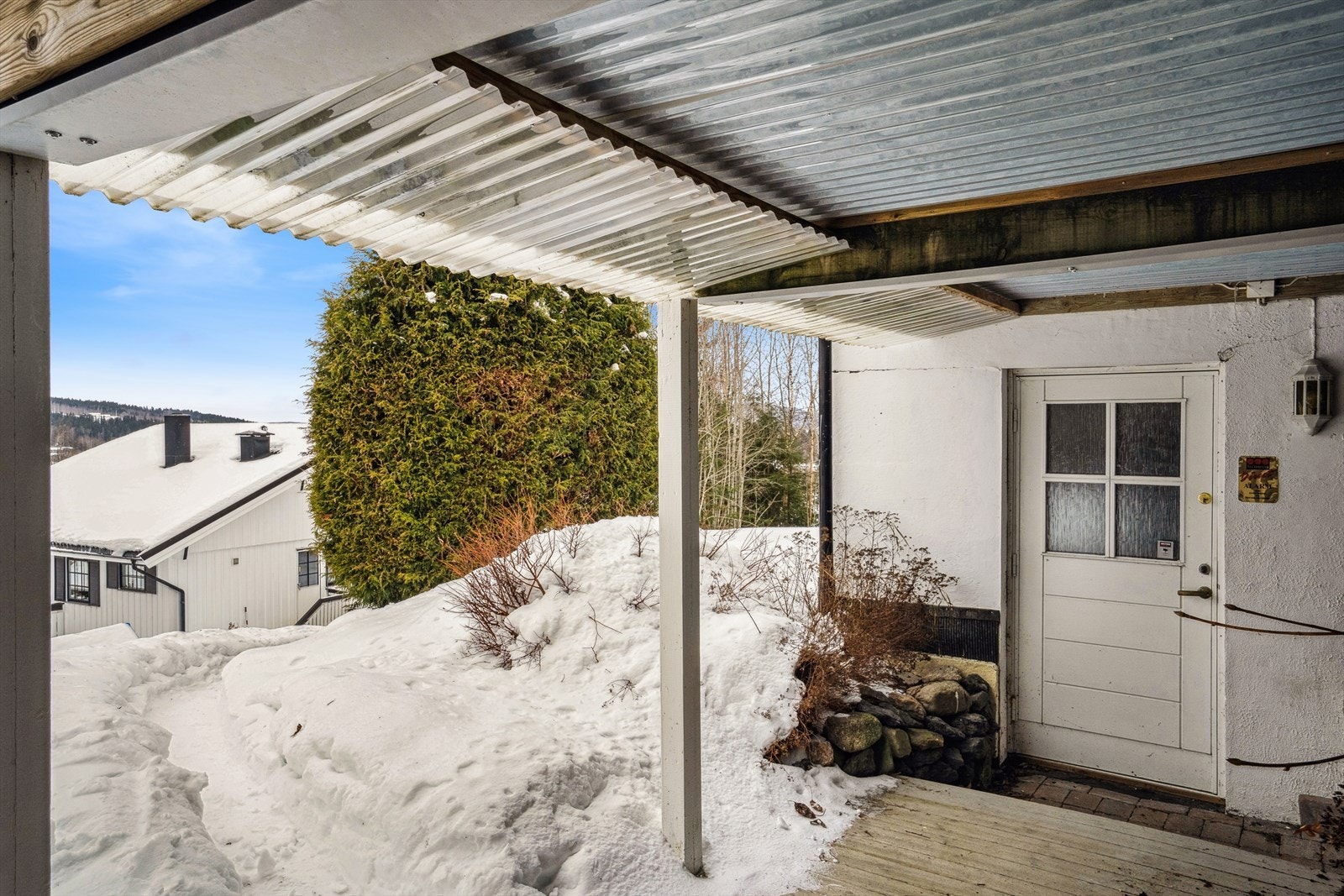 Utvendig adkomst til sokkeletasjen. Galleribilde