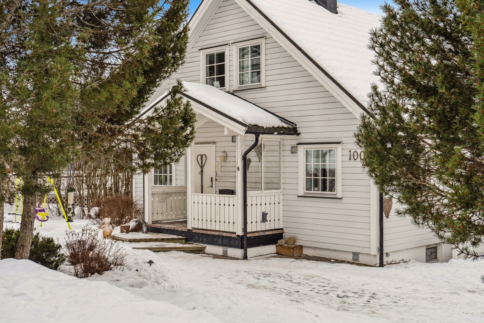 Takoverbygget inngangsparti. Velkommen inn! Galleribilde