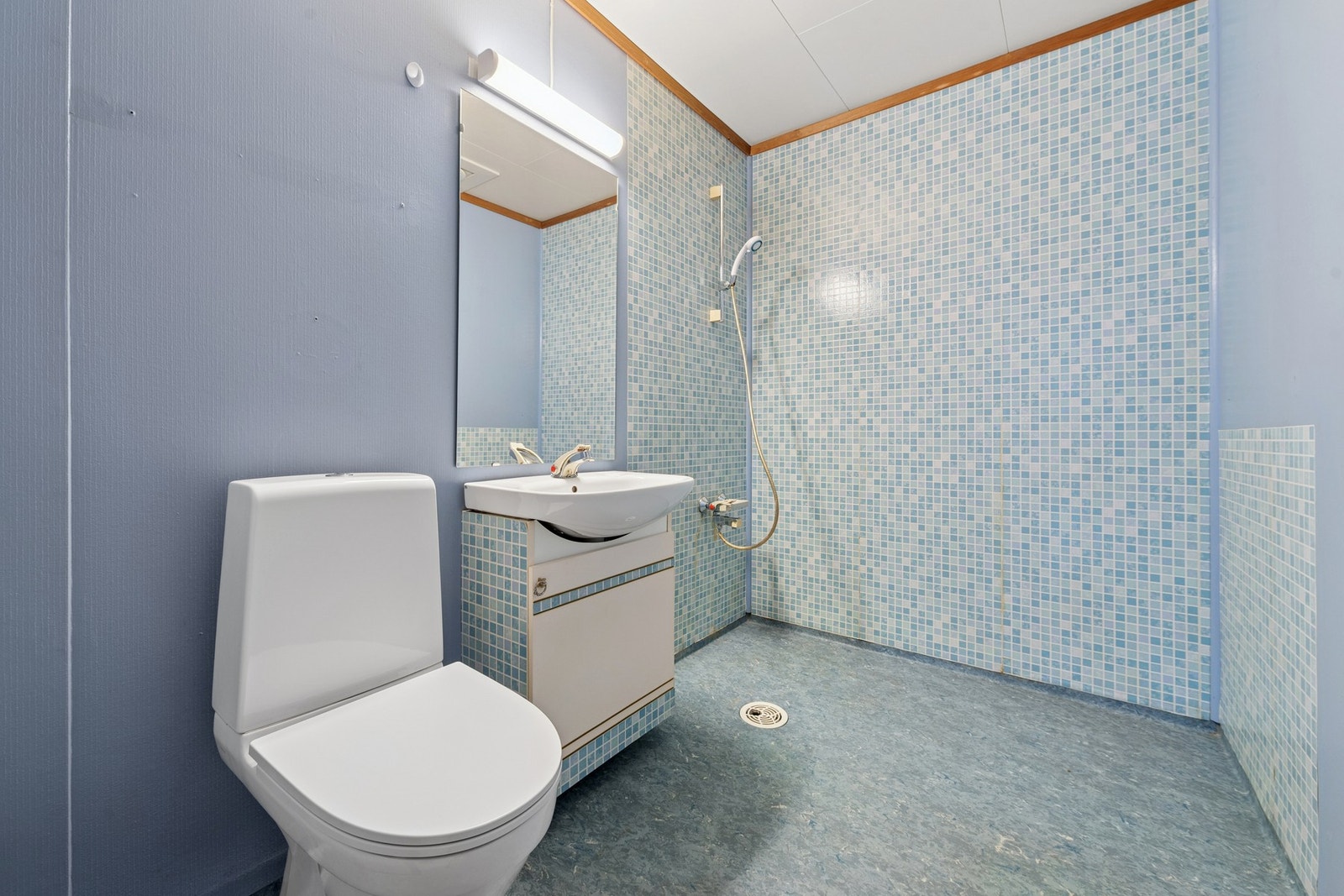 Badet har en enkel og funksjonell utforming. Galleribilde