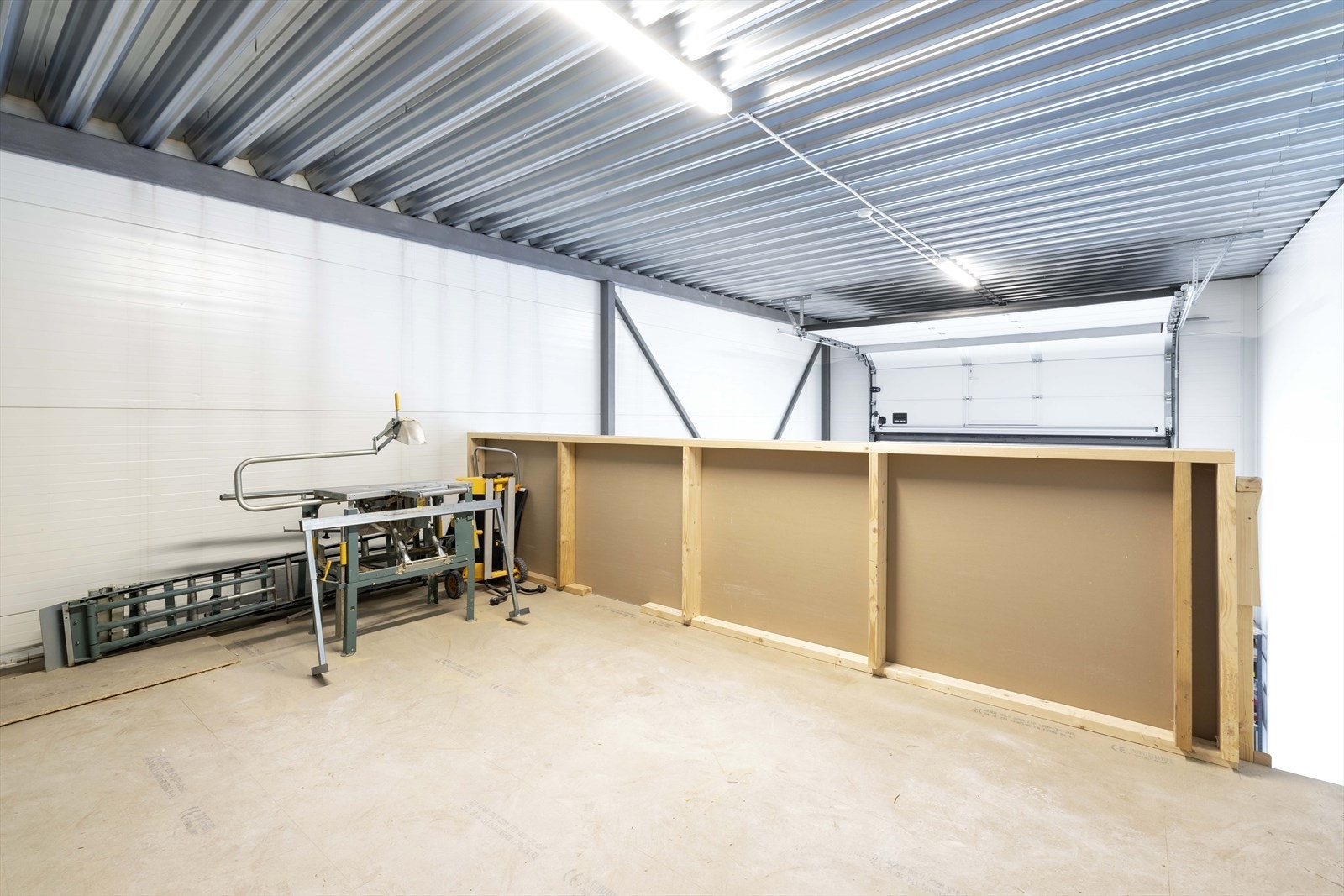 Fin mesanin for lagring Galleribilde