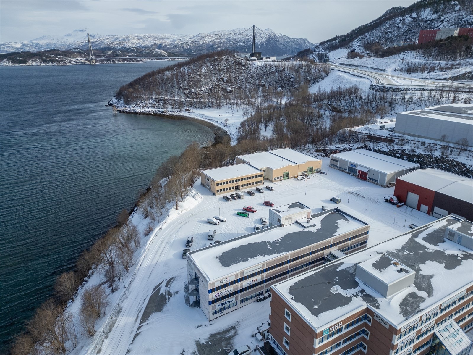 Hålogalandsbrua rett i nærheten. Galleribilde