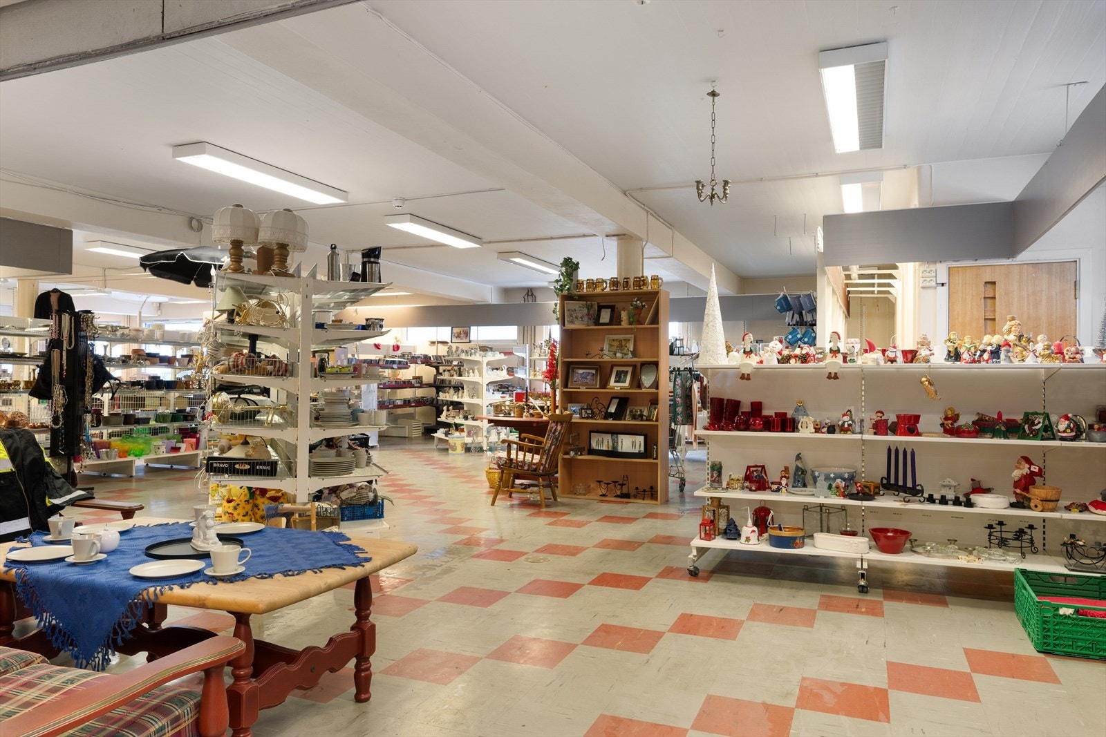 Bruktbutikk i dag - tidligere butikklokalet Galleribilde