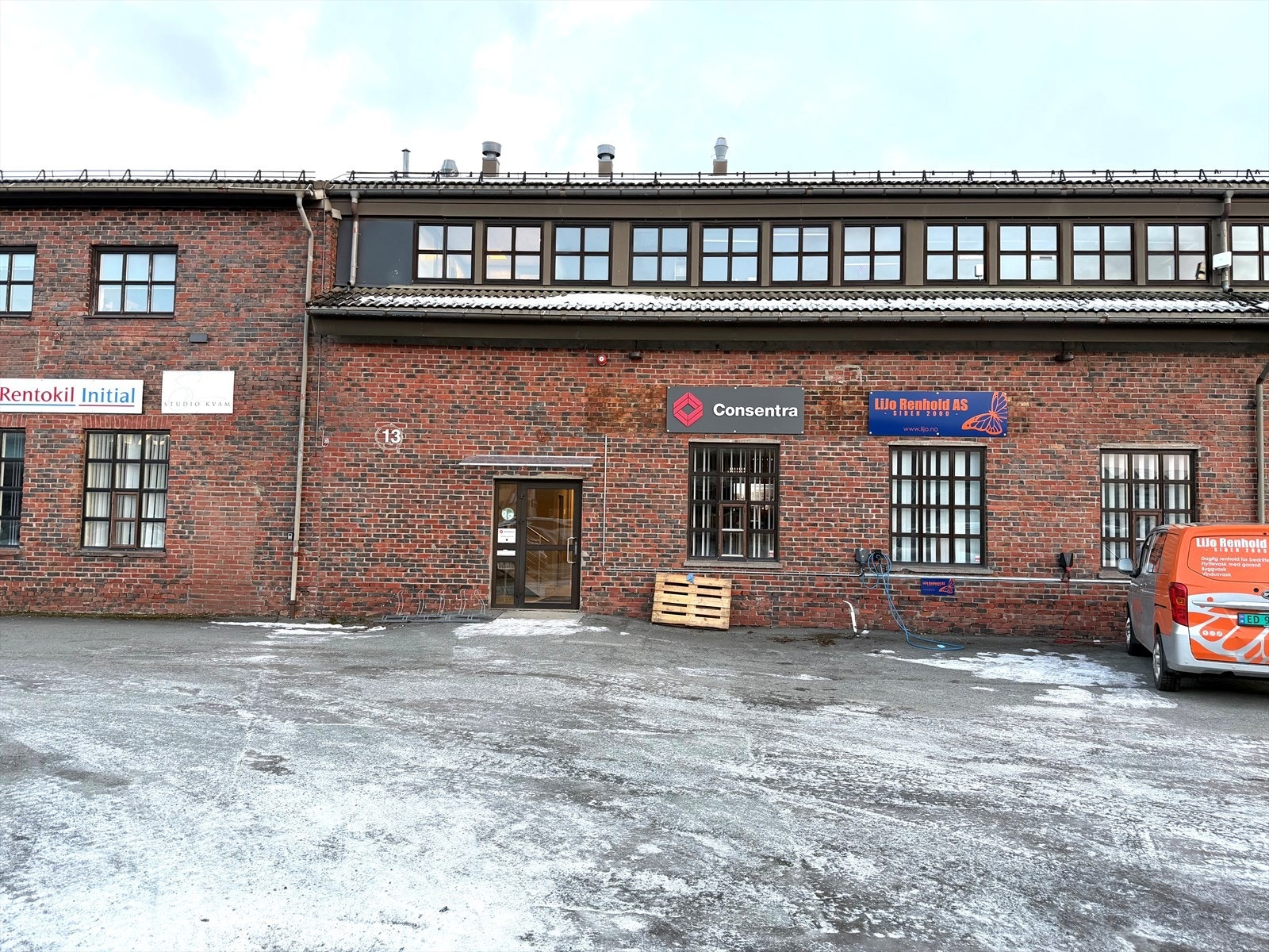 Inngang. Arealet ligger i 2. etasje.jpg Galleribilde