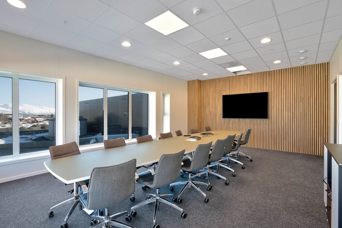 I bygget er det felles møterom med 14 sitteplasser som kan benyttes via et bookingssytem. Galleribilde