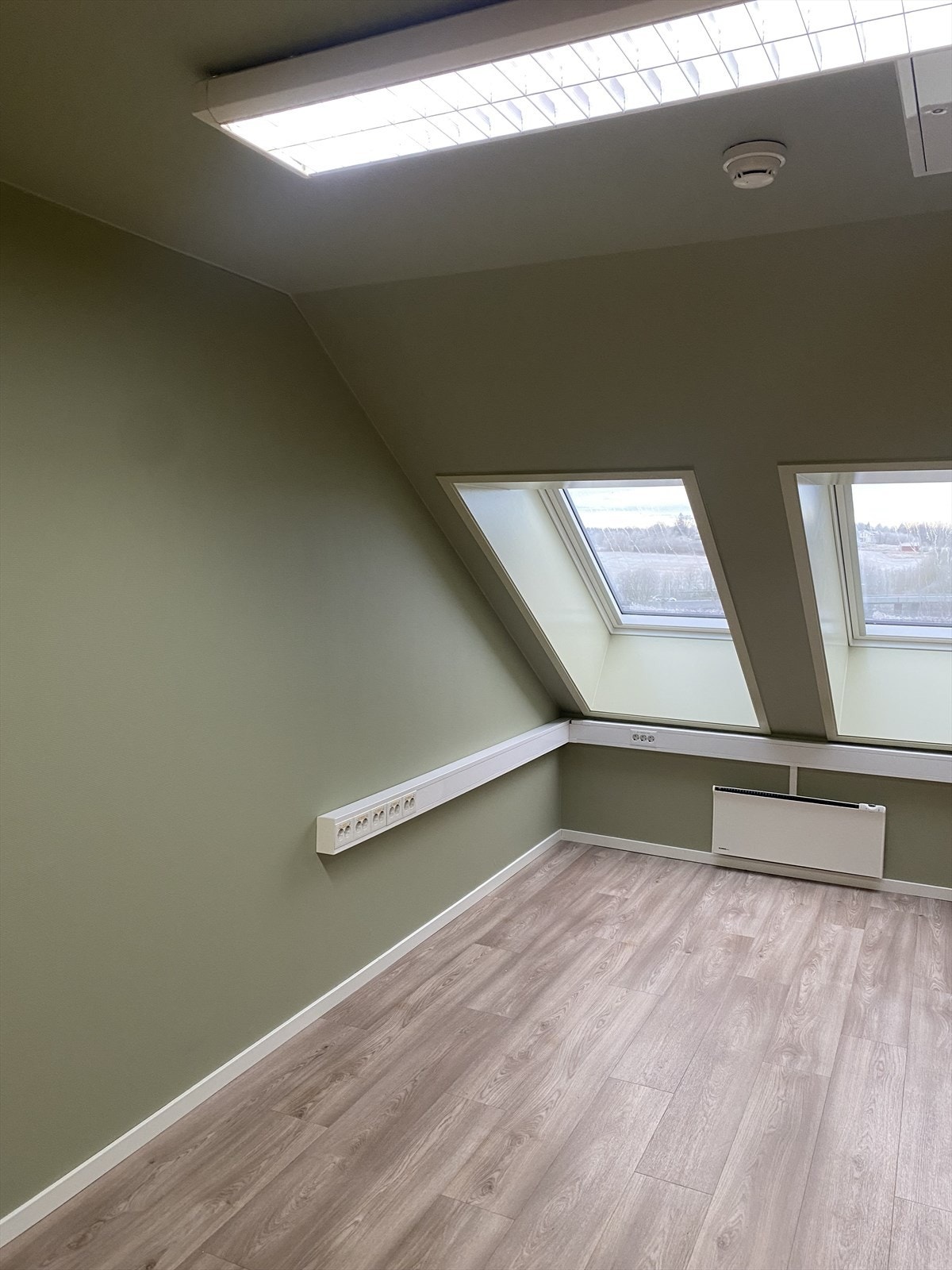 Lyst cellekontor på 20 kvm i psykologi/helse felleskap Galleribilde