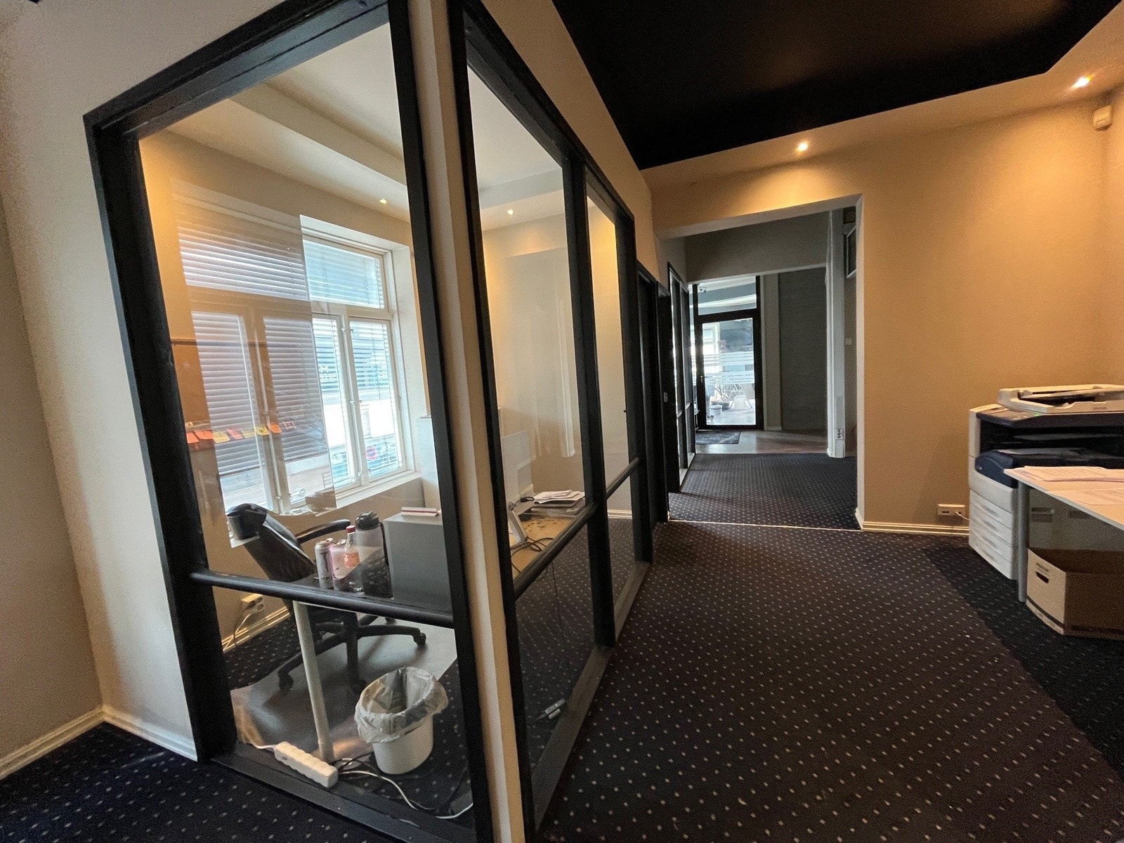 2 mindre kontorer Galleribilde