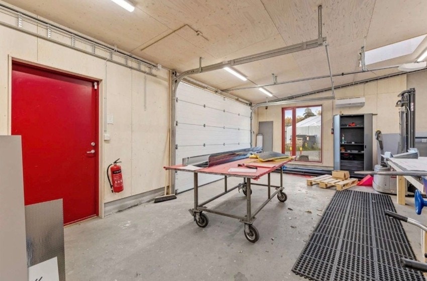 Godt med belysning, samt at takvinduene sørger for godt med lys i lokalet. Galleribilde