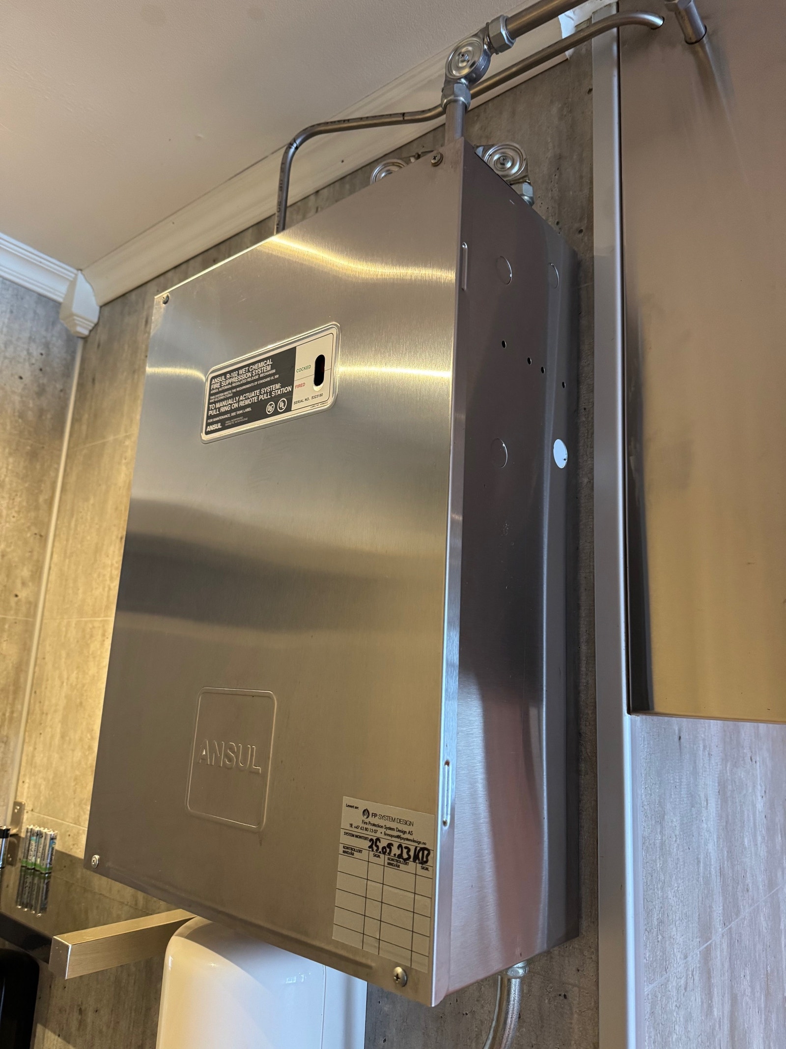 Automatisk slukkeanlegg i ventilasjonshette Galleribilde