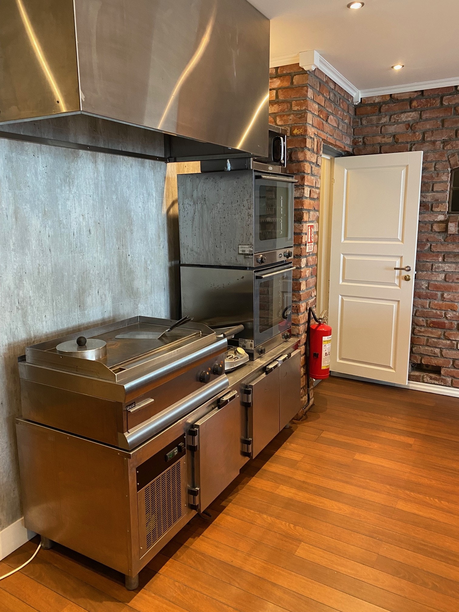 Slik det så ut når det var kafe. Dette utstyret står ikke der nå. Galleribilde