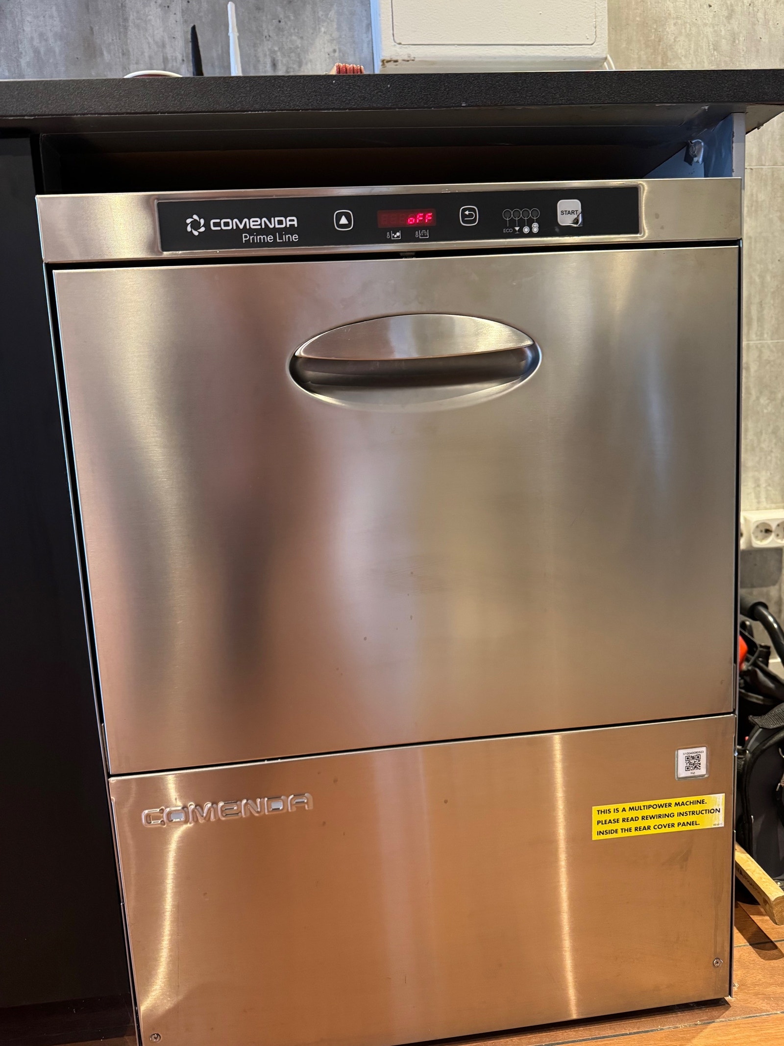 Nyere oppvaskmaskin beregnet på servering Galleribilde