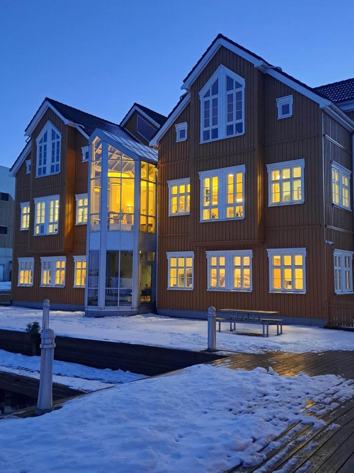 Fasade "by night" Galleribilde