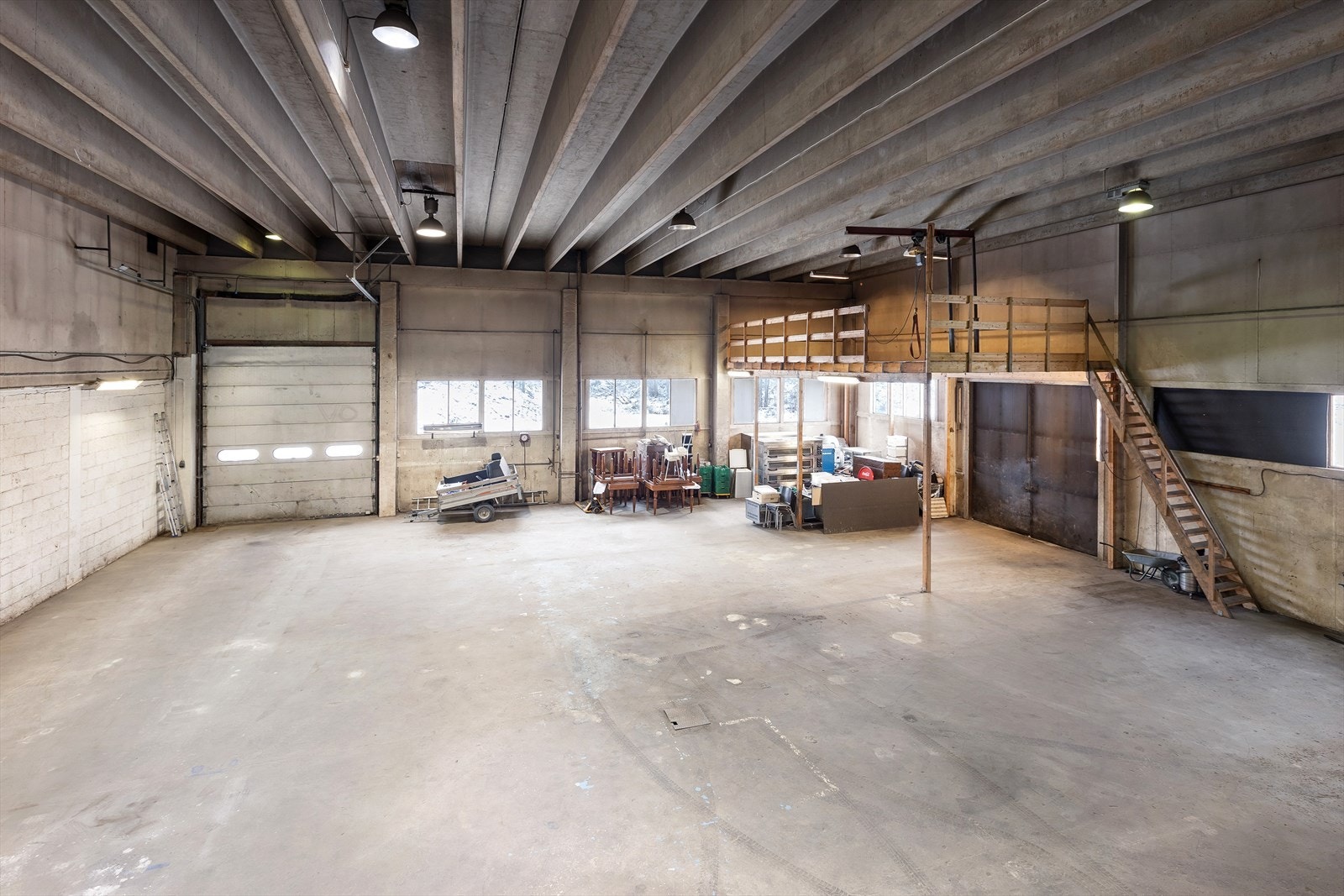 Hall i hovedbygg. Galleribilde