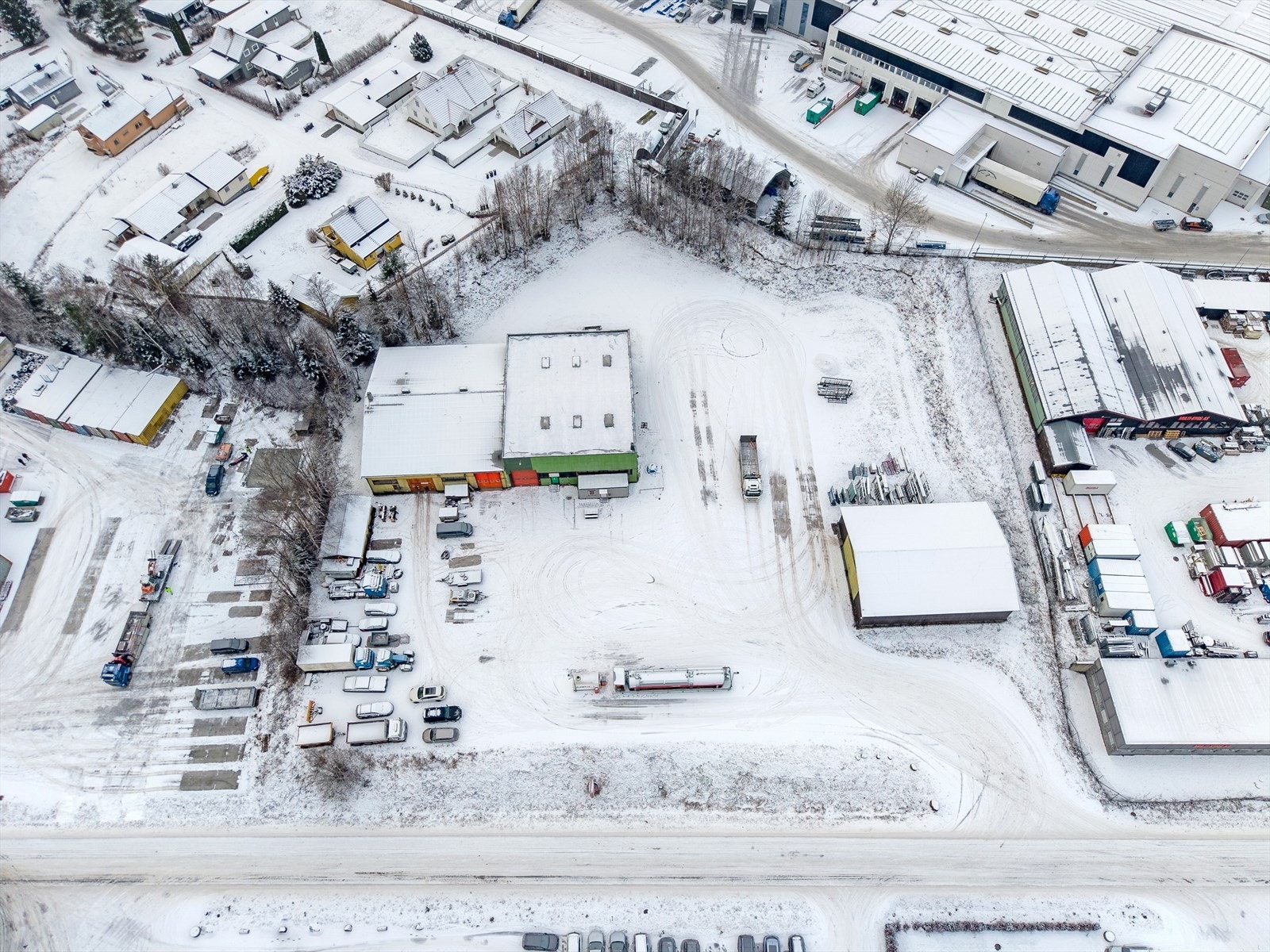 Beliggende i et attraktivt næringsområde med naboer som bl.a. Asko, Mulitibygg, Bakehuset Heba, Brumunddal Dekk og Dagestad Mekaniske. Galleribilde