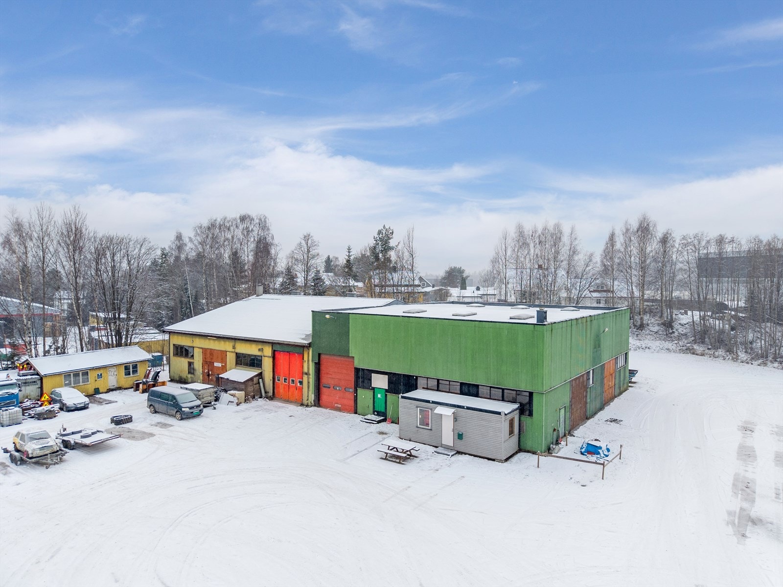 Næringseiendom med verksted/hall. Flat selveiet tomt på 10,8 mål. Galleribilde