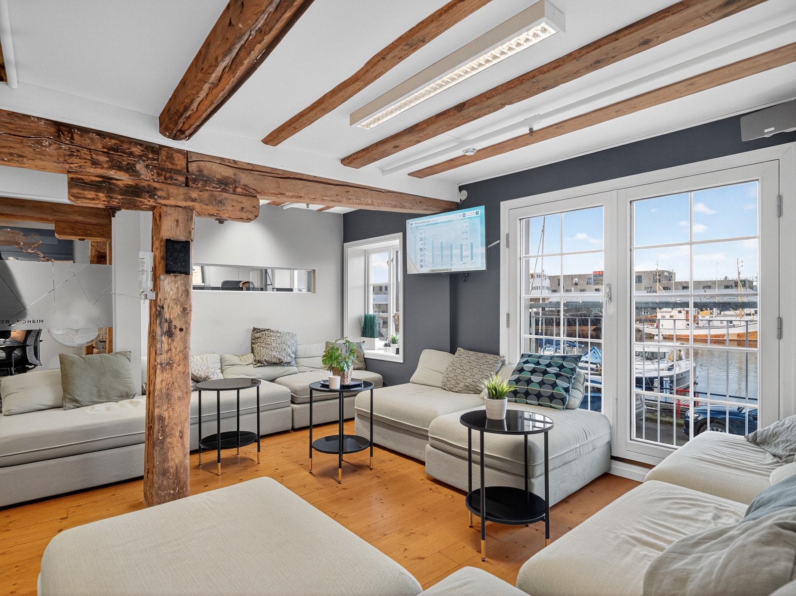 Eiendommen er en næringsseksjon som brukes til kontorlokaler. Galleribilde