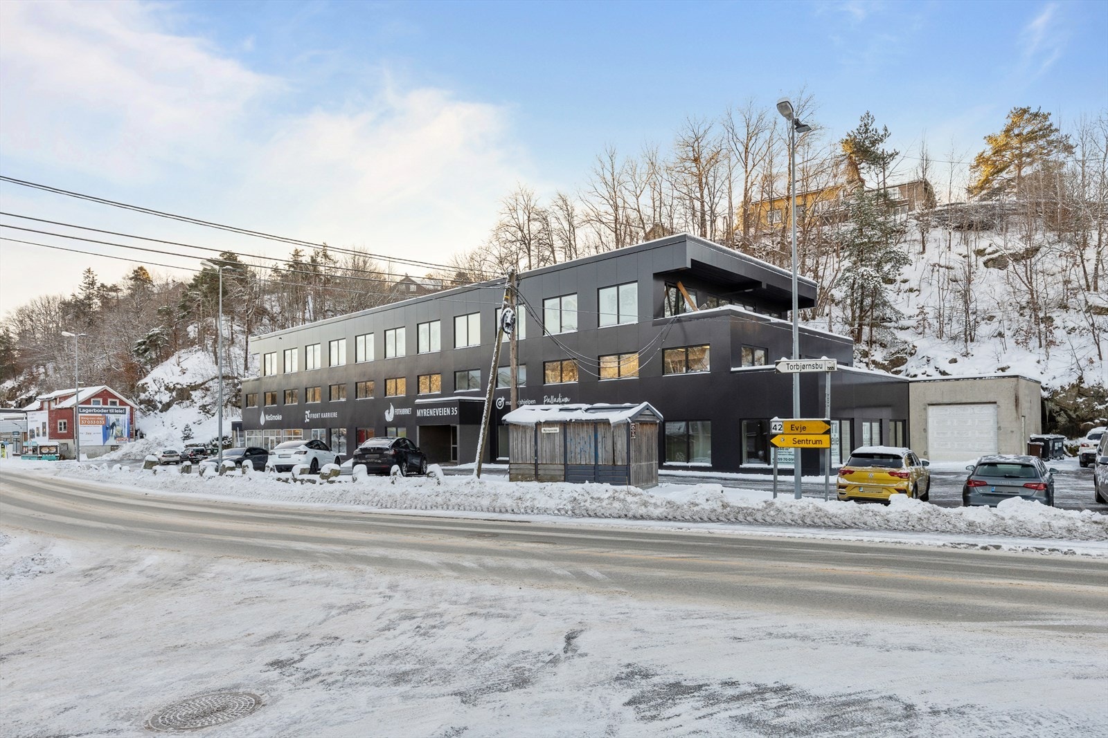 002_Sørmegleren næring har gleden av å presentere for leie attraktive butikk og kontorlokaler i renovert bygg på Myrene..jpg Galleribilde