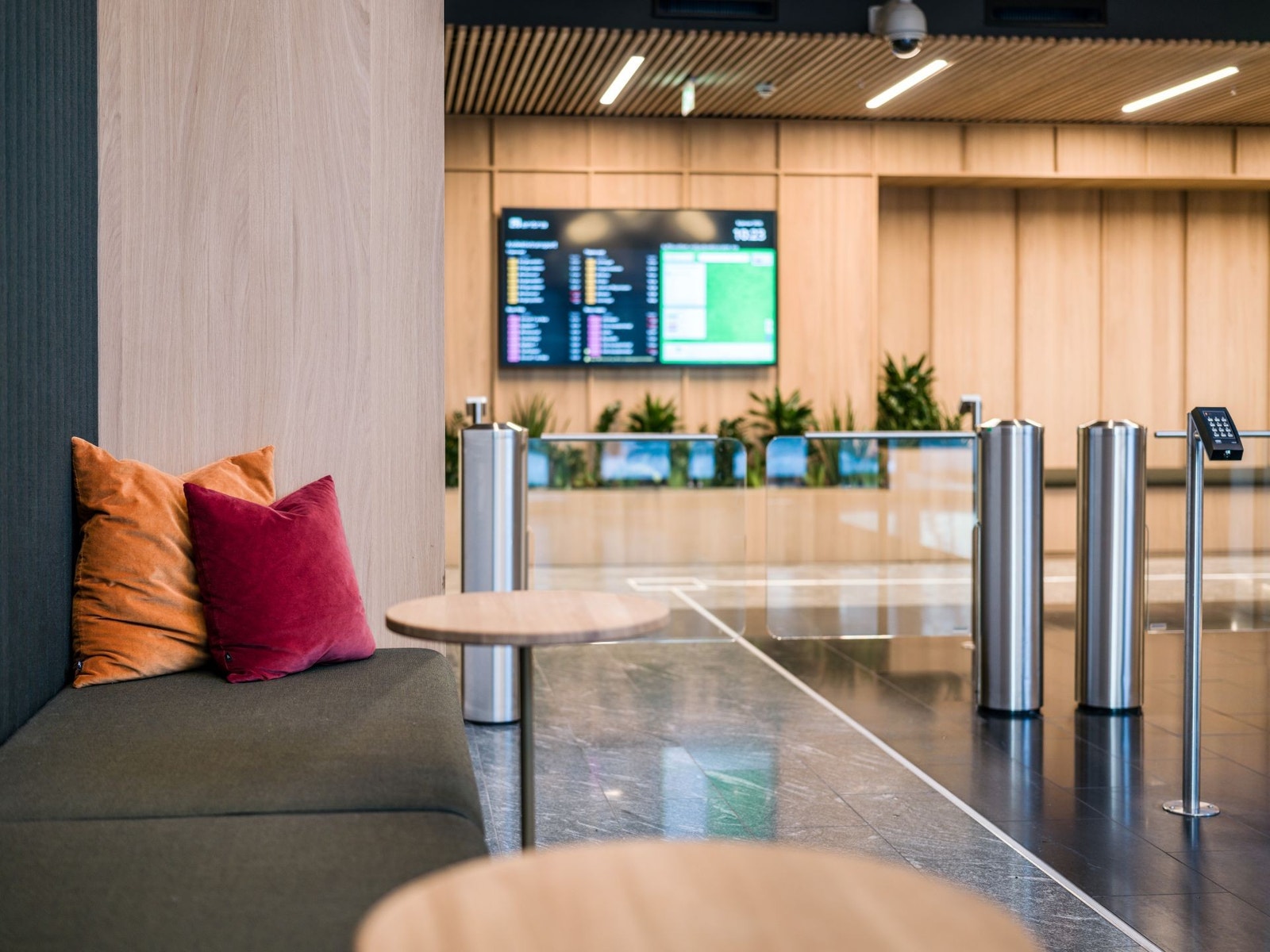 Fellesarealene i Grensesvingen 7 har nylig blitt oppgradert, hvor blant annet lobby- og resepsjonsområde har fått et betydelig løft. Galleribilde