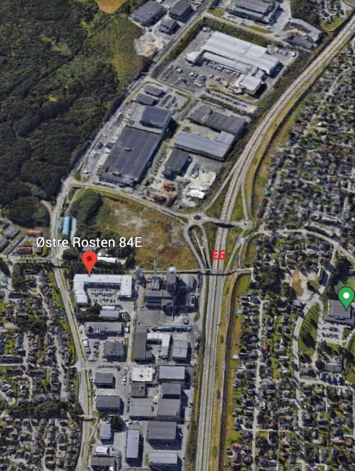 Flyfoto som viser nærhet til E6 og Østre Rosten Galleribilde