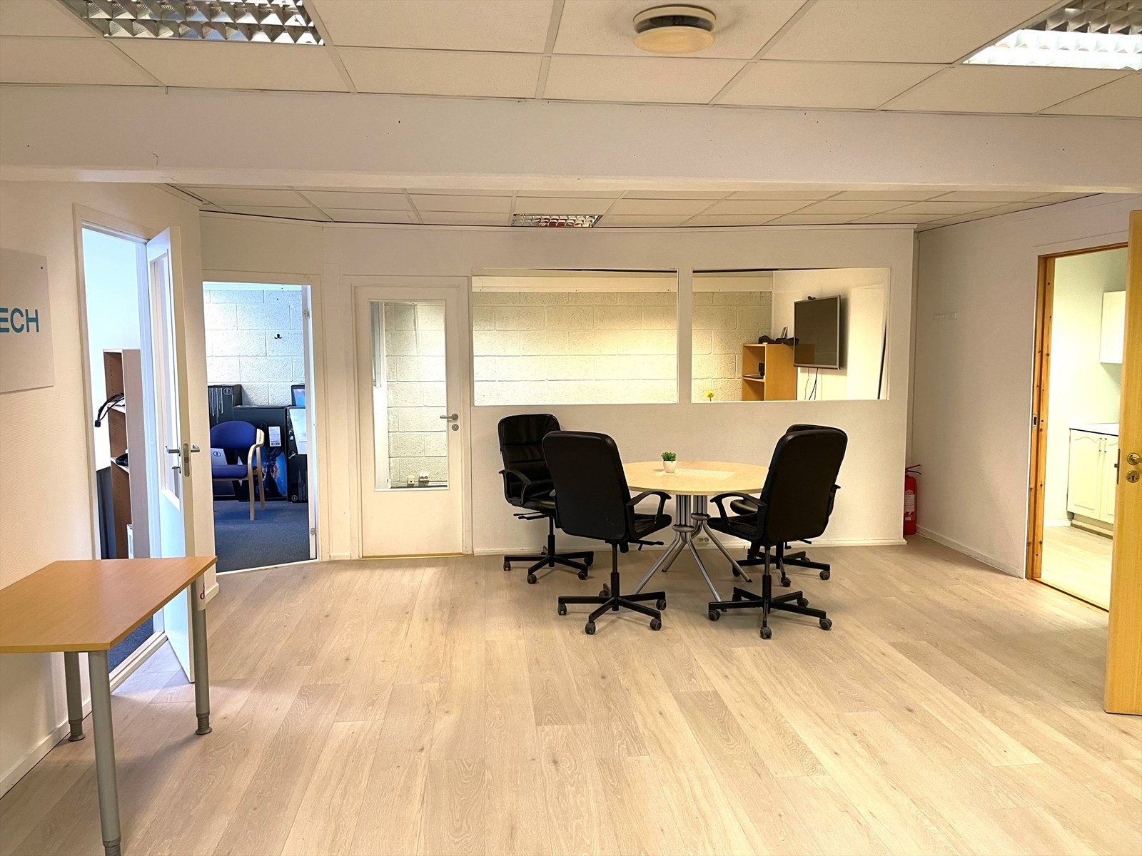 Ca. 127 kvm BTA - mot møterom og kontor Galleribilde