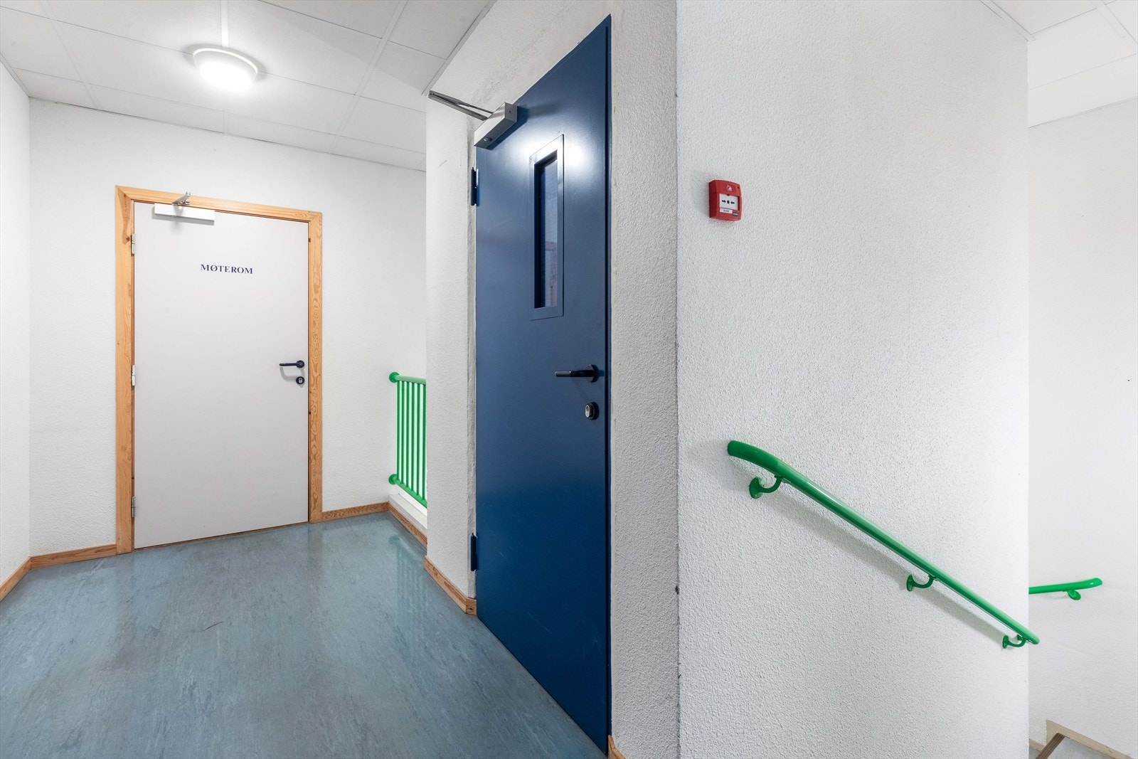 Inngang. Heis i bygget som p.t ikke er drift. Galleribilde