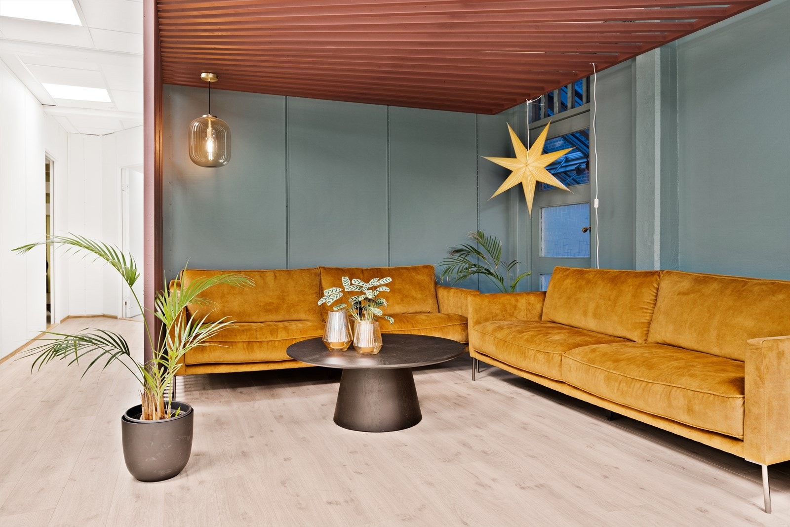 Sosial sone midt i lokalet Galleribilde