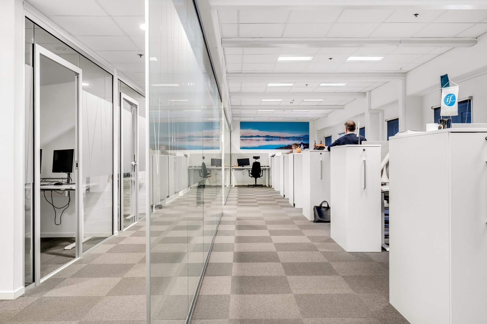 Åpent landskap med stille og møterom Galleribilde