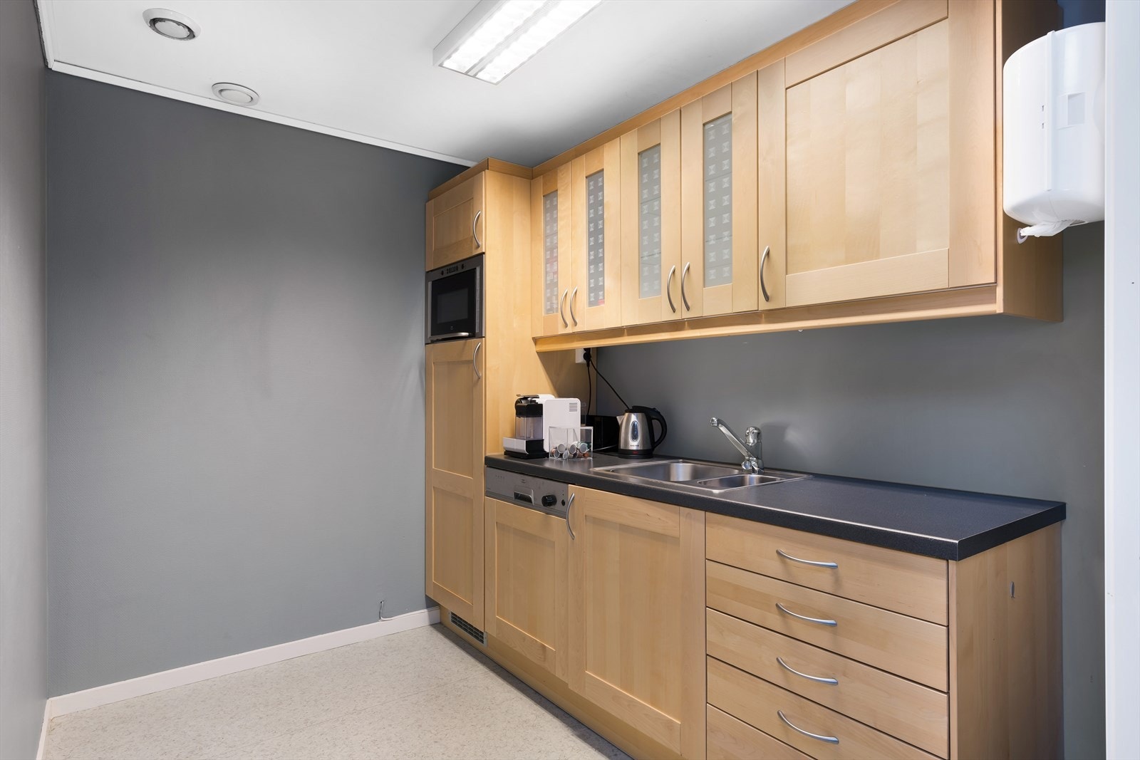 Kjøkken med hvitevarer Galleribilde