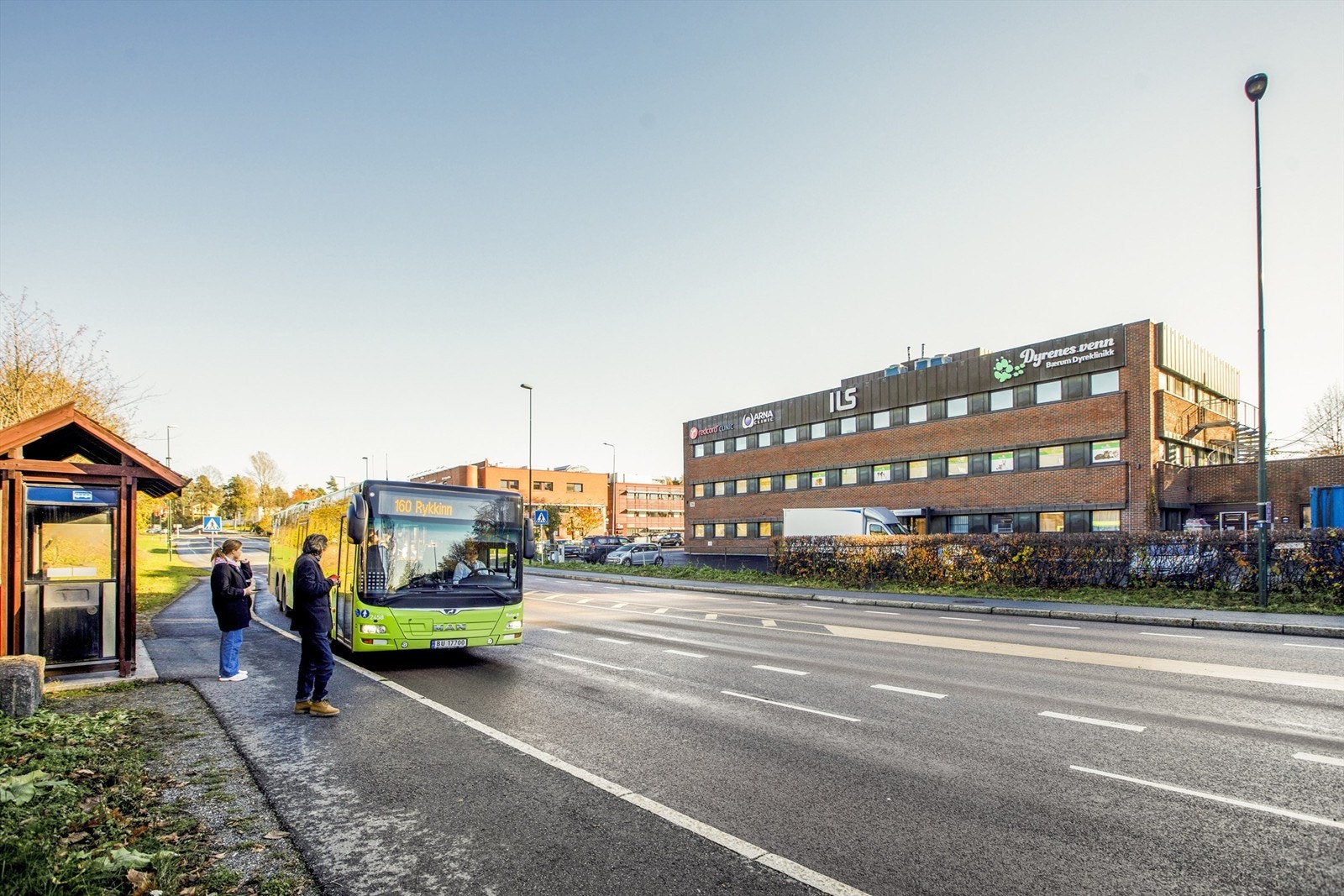 Sandviksveien 36 - bussholdeplass rett utenfor Galleribilde