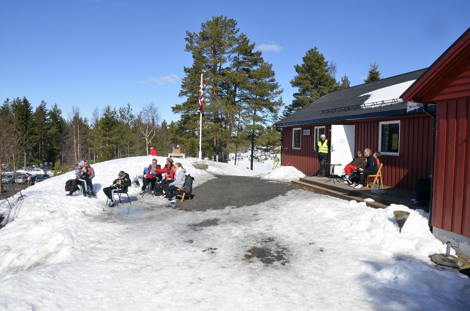 Uteplass ved Øynastua Galleribilde
