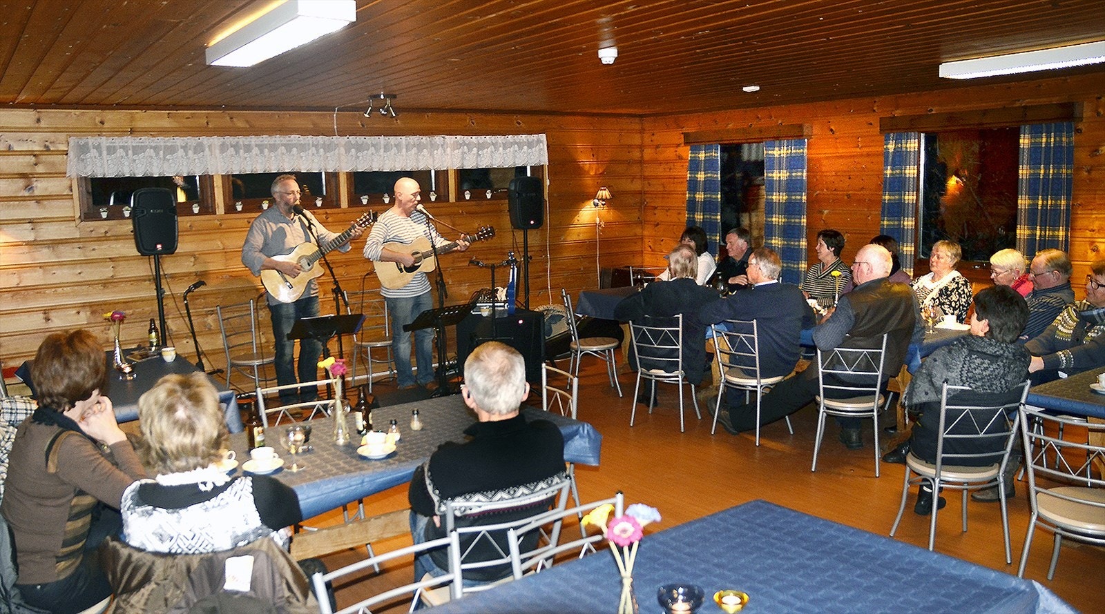 Hygge i peisestua Galleribilde