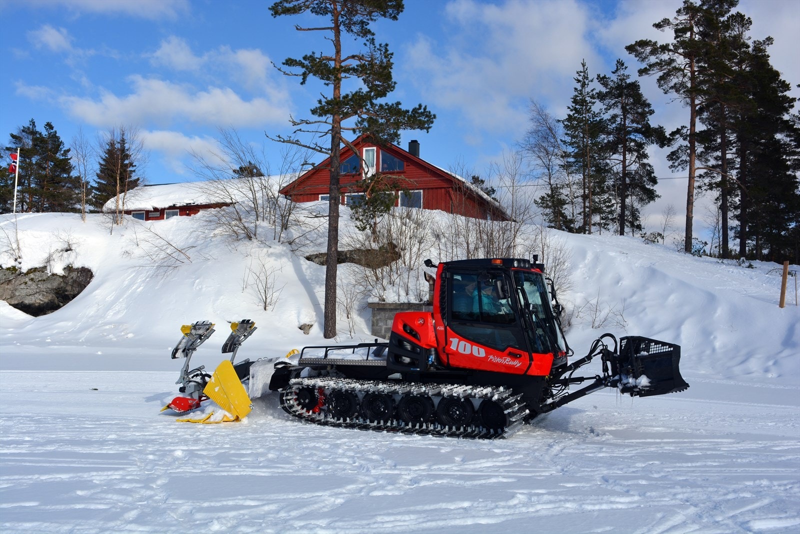 Løypemaskinen er klar for oppdrag Galleribilde