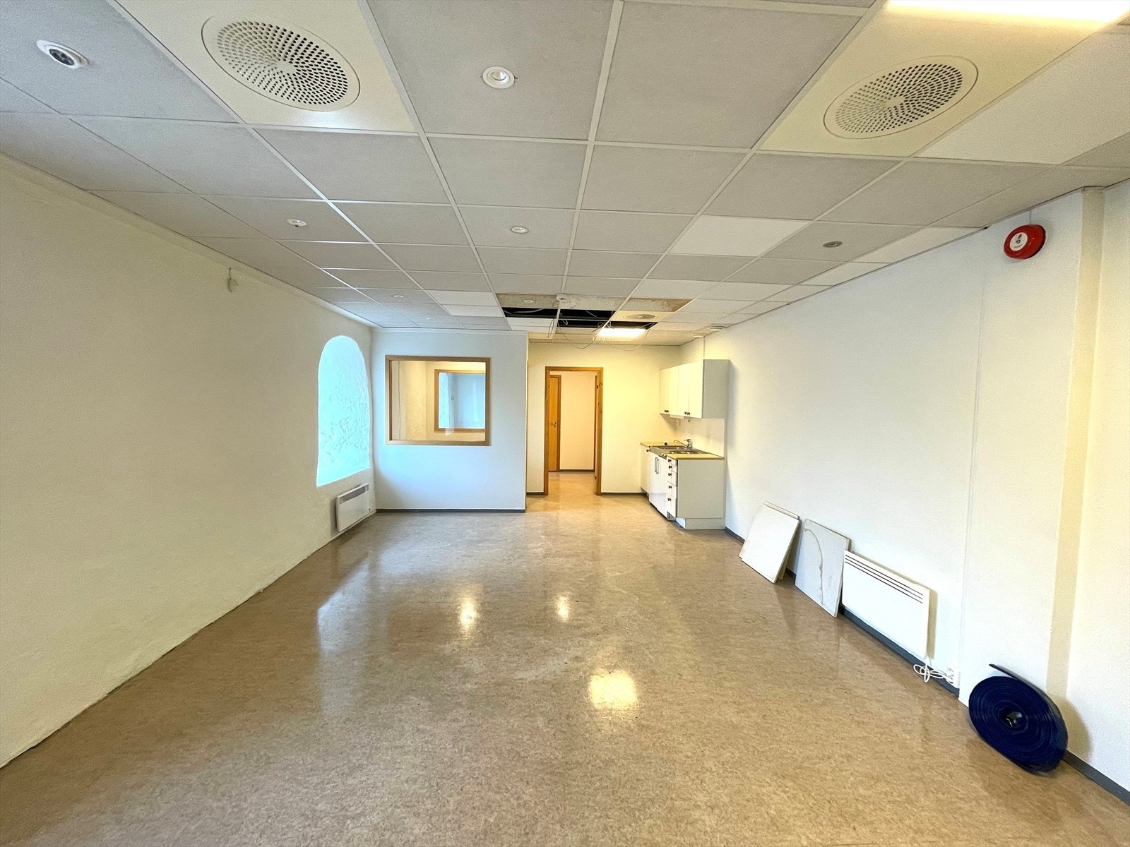 Fjøs kontor åpent kontorareal. Galleribilde