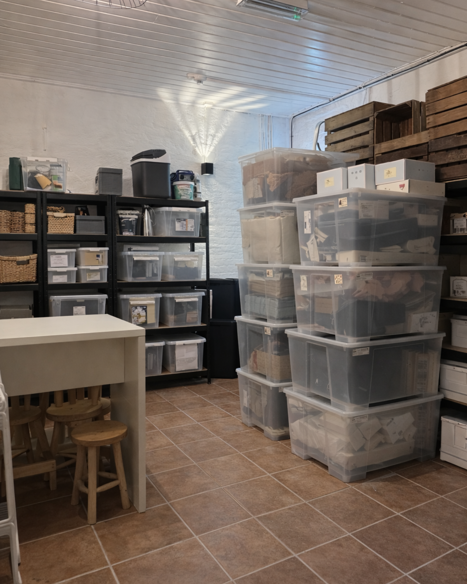 Underetasje - Praktisk kjøkken-/pauserom med god oppbevaringsplass. Galleribilde