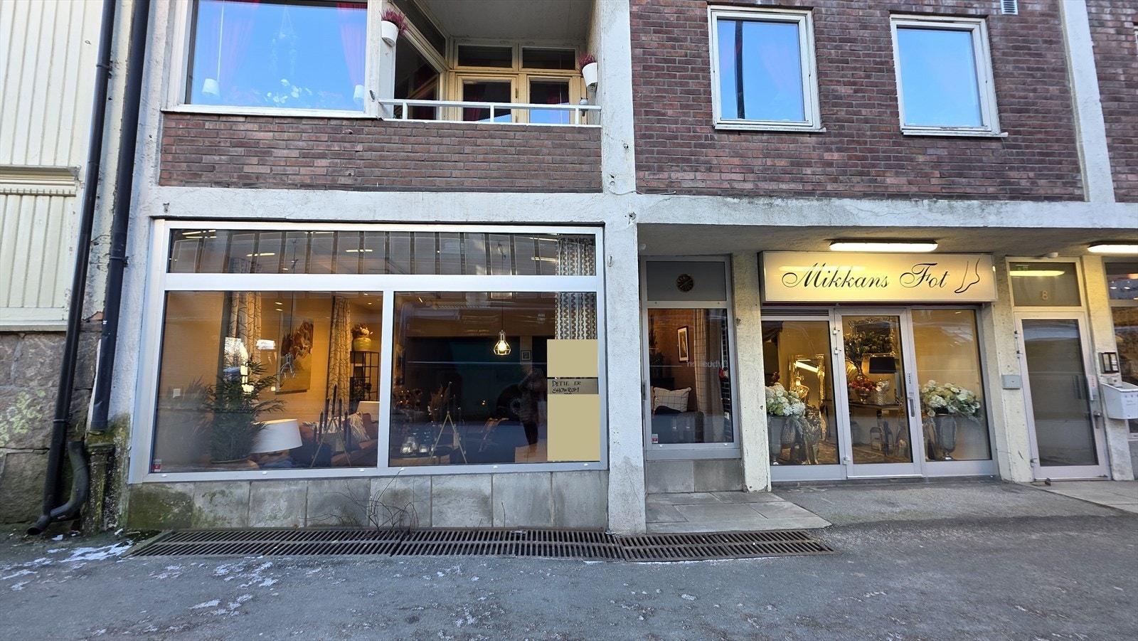 Butikklokaler med stort utstillingsvindu mot Bryggeriveien Galleribilde