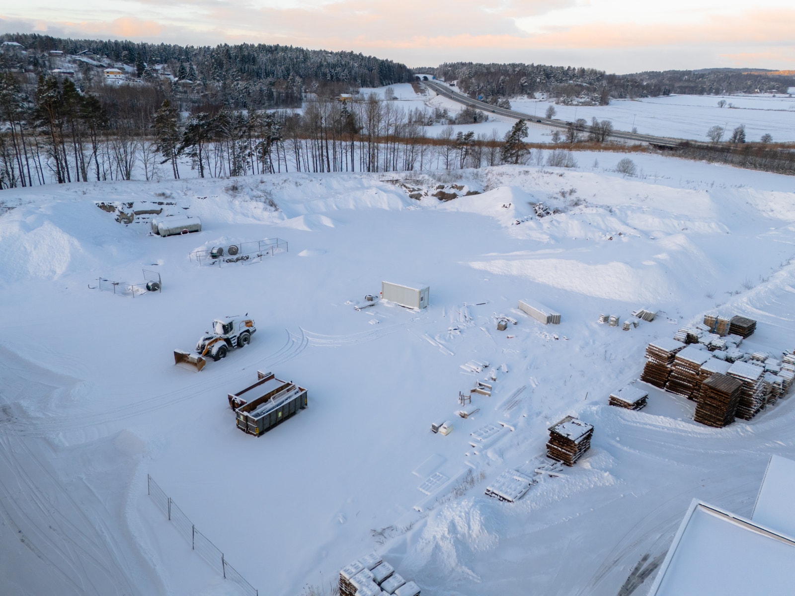 Utviklingsområde for naboeiendommer - her planlegges 3 stk bygg med lagerseksjoner. Galleribilde