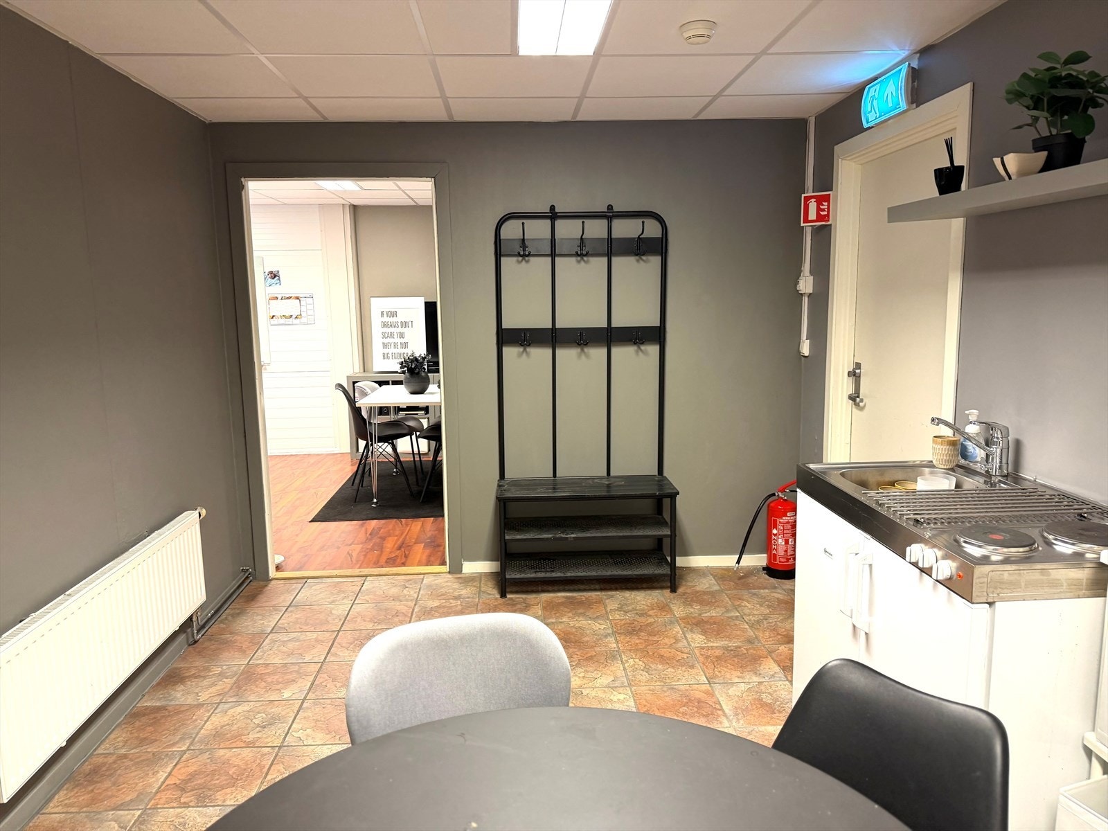 2. etg Byggetrinn 1. Ca. 100 kvm BTA kontor sosialt rom - inngang. Galleribilde