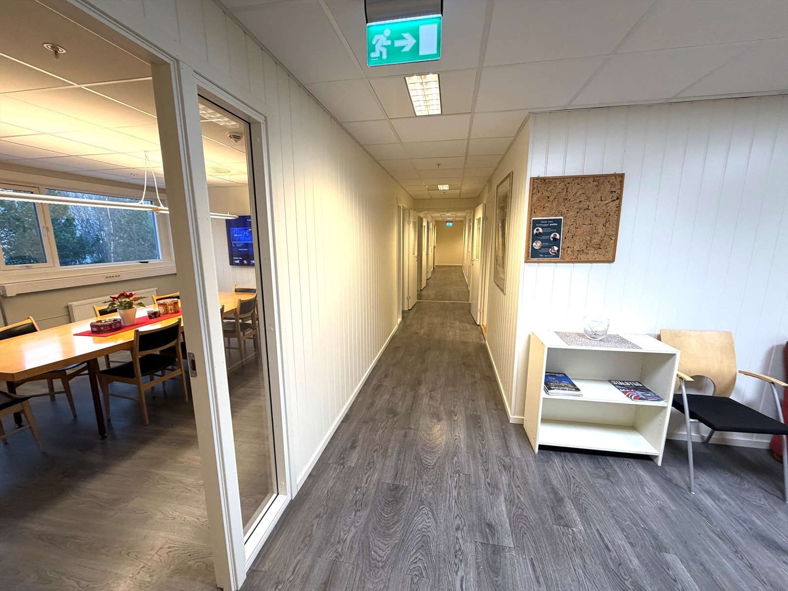 3. etg. Robertsson Kontorgang fra inngangsparti.jpg Galleribilde