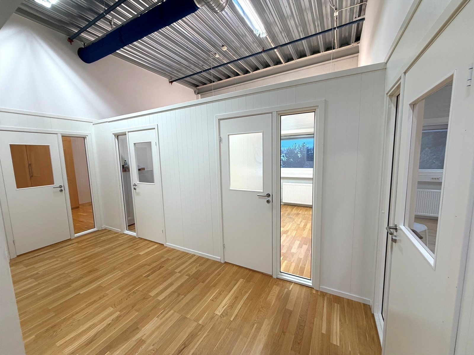 3. etg. Hjørneareal 4 kontor og stort møterom.jpg Galleribilde