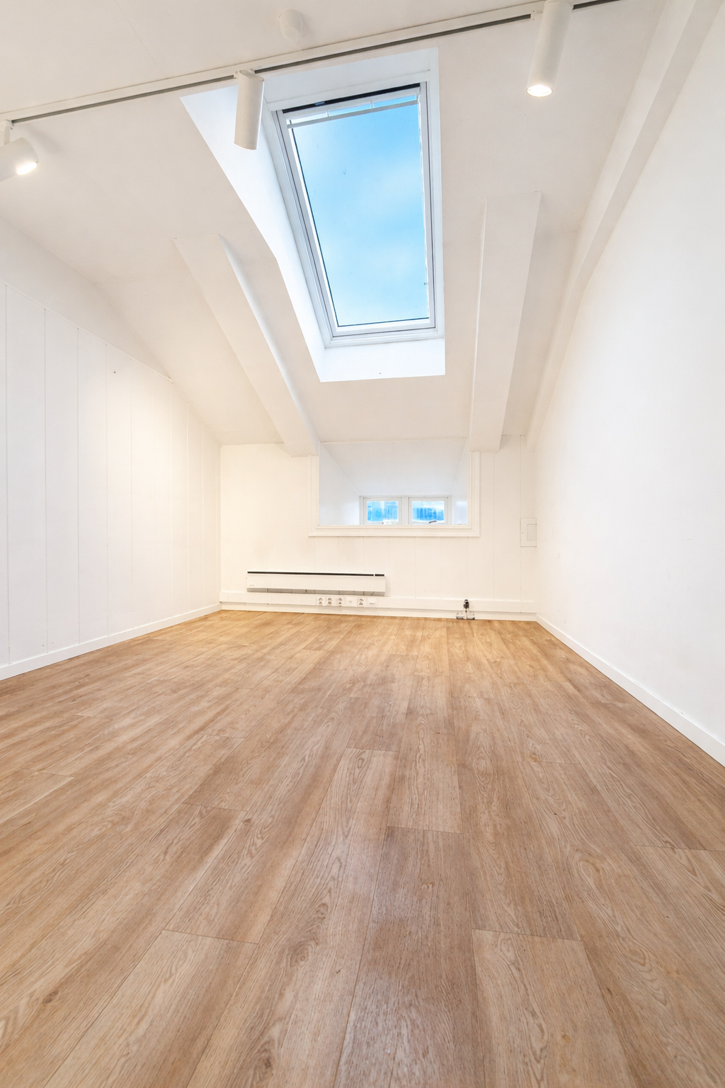 Kontorene har samme utforming. Dette er kontor 1 i plantegningen. Galleribilde