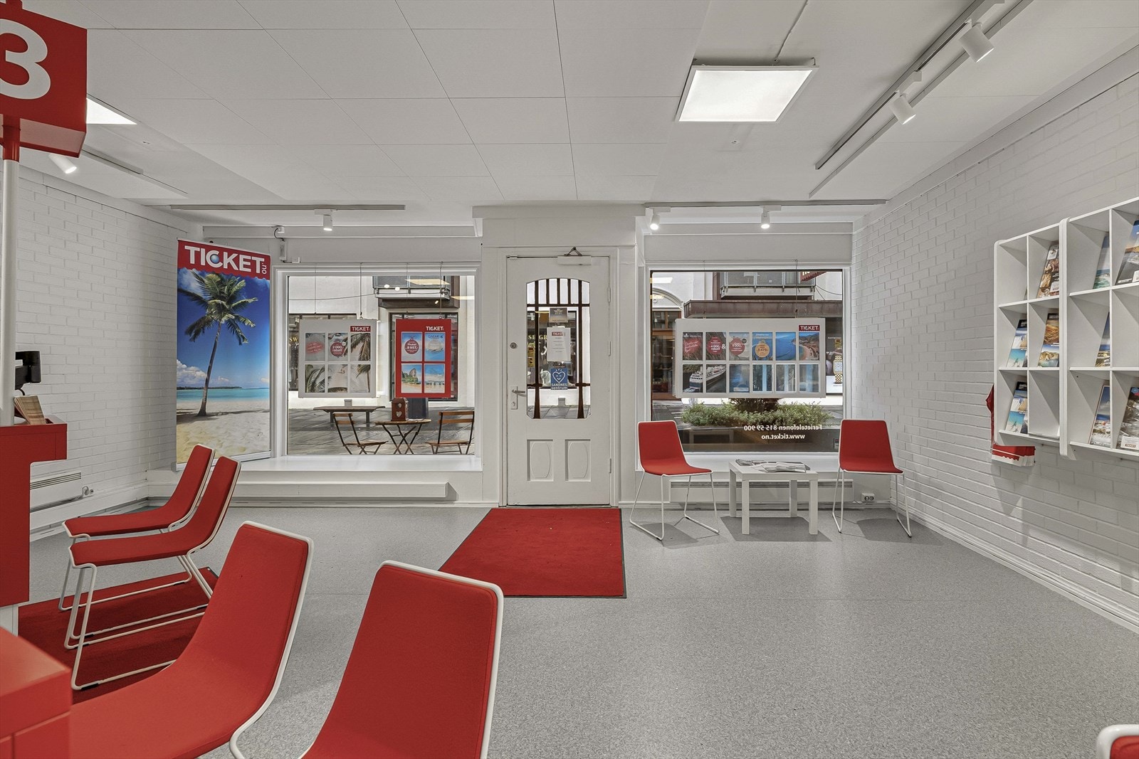 DSCF7180.jpg - Butikken i 1.etasje med god profilering Galleribilde