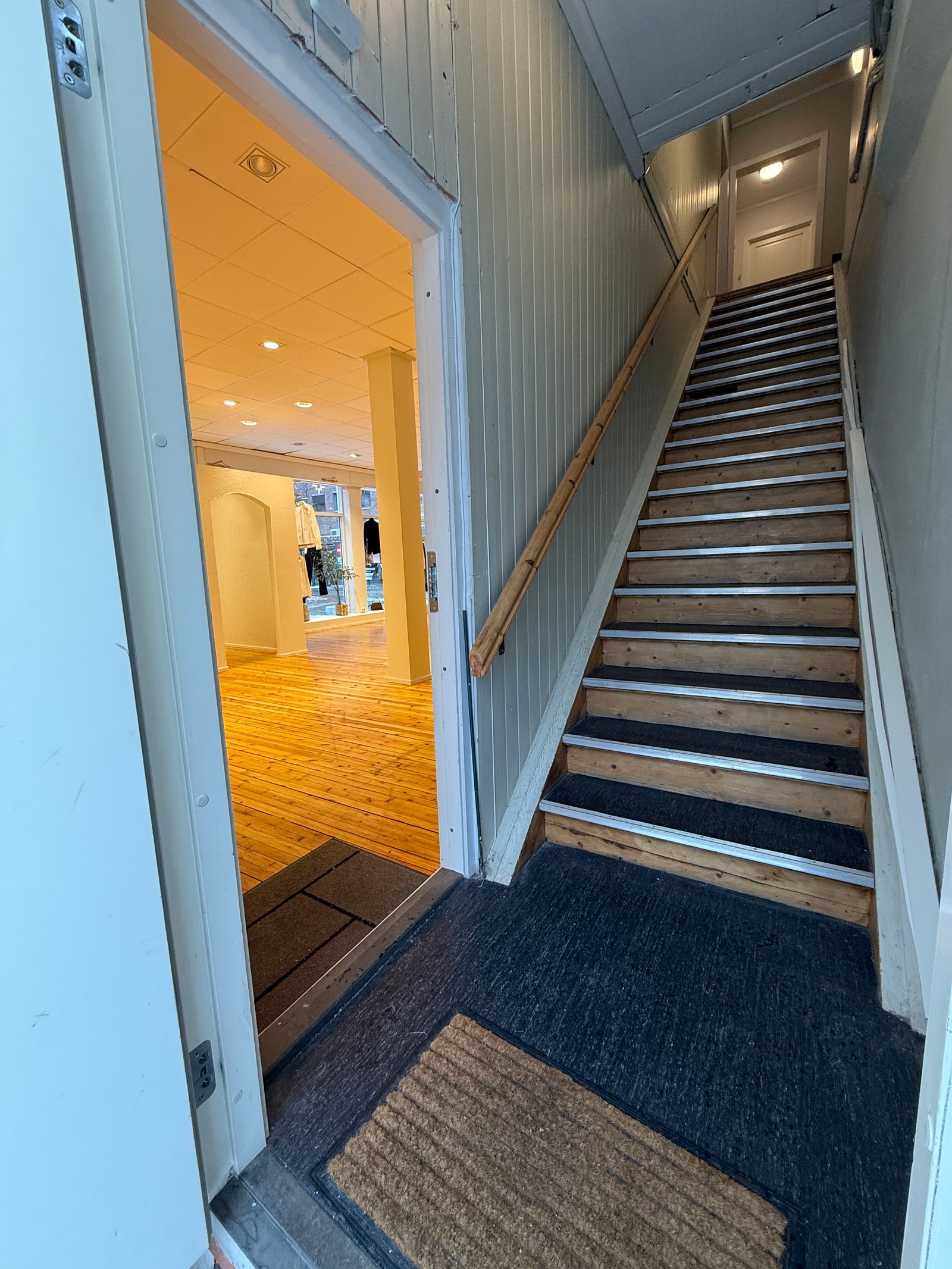 Trapp opp til kontorlokalene Galleribilde