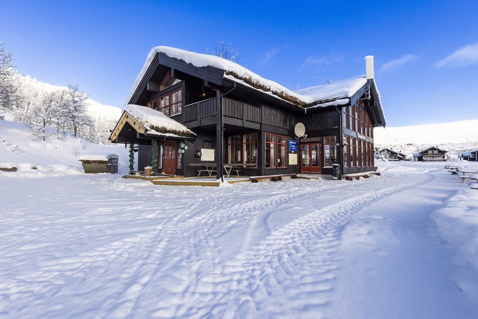 Fjellstua ligger på toppen av Tempelseter i ca. 900 moh. et knutepunkt for de som skal på tur og de som kommer fra tur samt de bruker alpinbakken Galleribilde