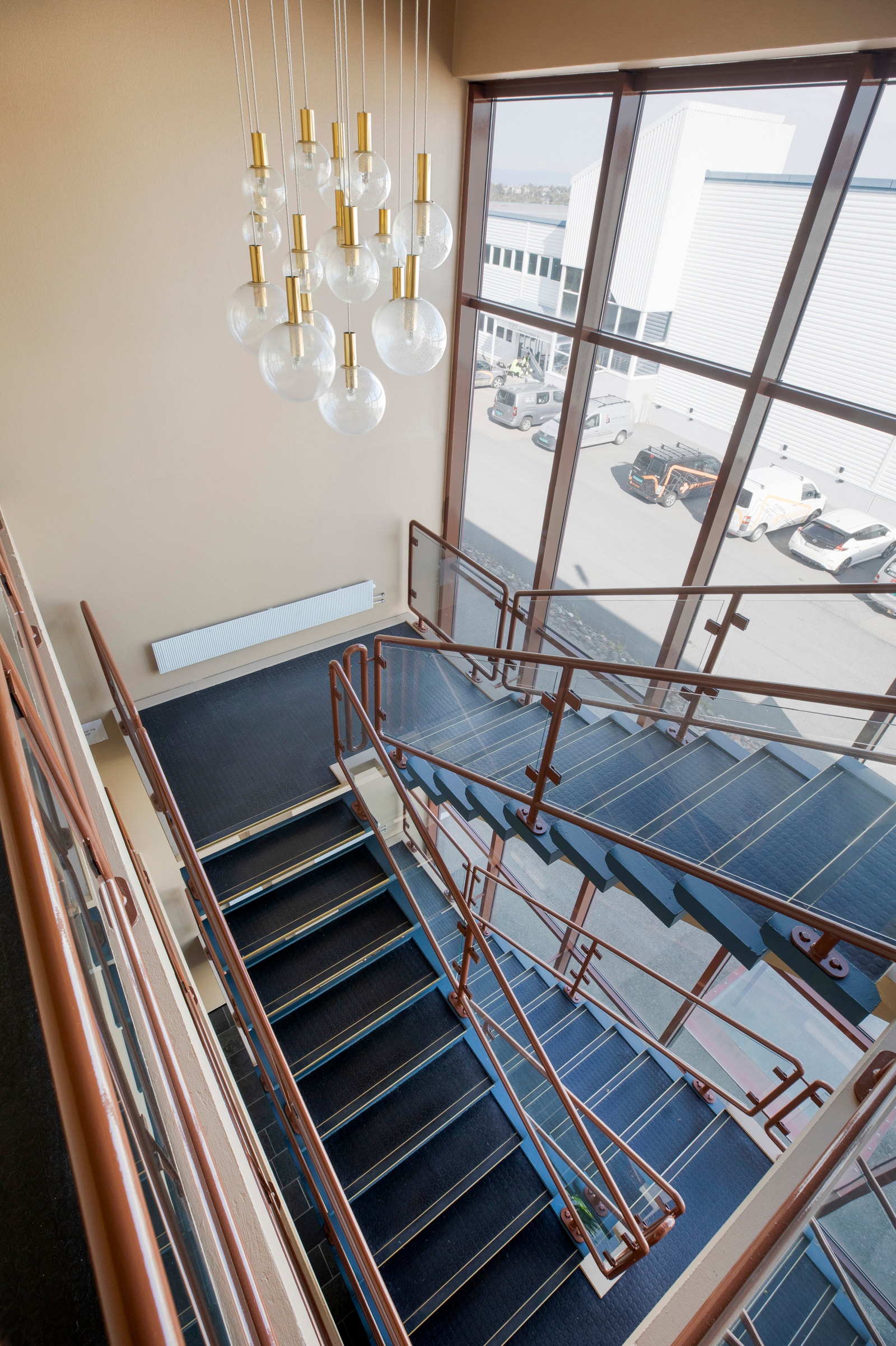 Trappeløp til kontorene i 2. og 3. etasje Galleribilde