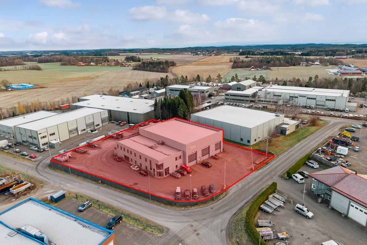 Rød skygge viser omtrentlig tomtegrense. Galleribilde