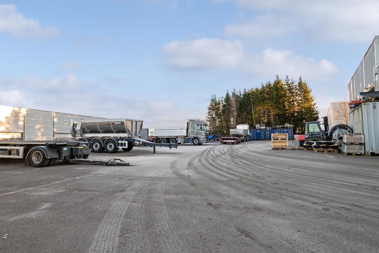 Romslig tomt Galleribilde