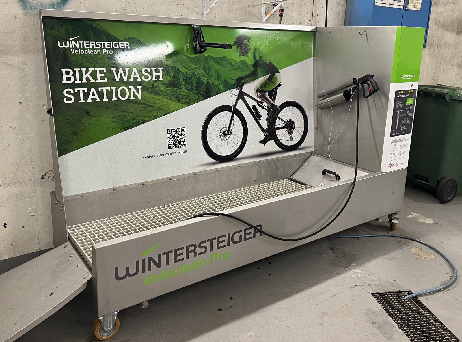 Den flotte innendørs sykkelparkeringen har fått sin egen profesjonelle sykkelvaskemaskin Galleribilde